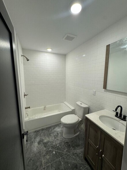 Building Photo - 807 S 57th St