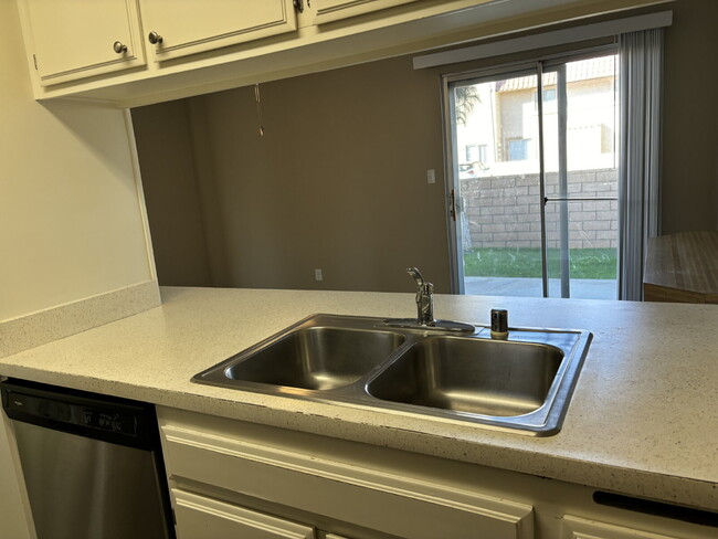 Building Photo - 2-Story, 2-Bedroom Condo Available for Rent