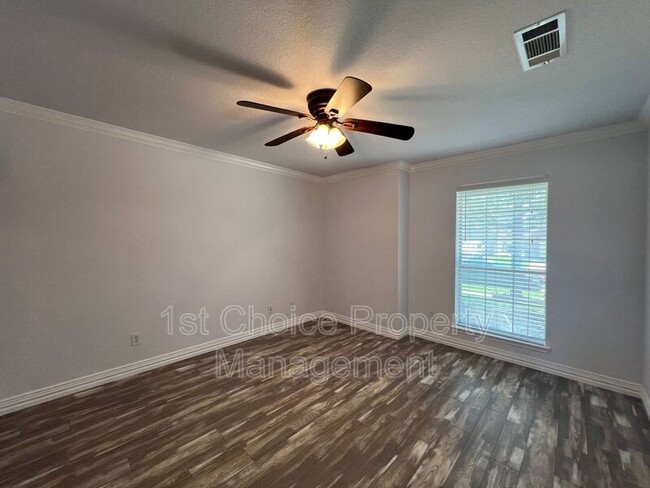 Building Photo - 9221 Comanche Ridge Dr
