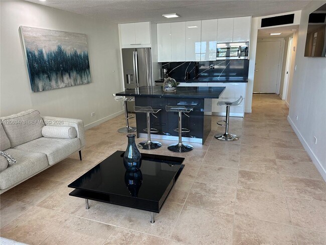 Building Photo - 6039 Collins Ave