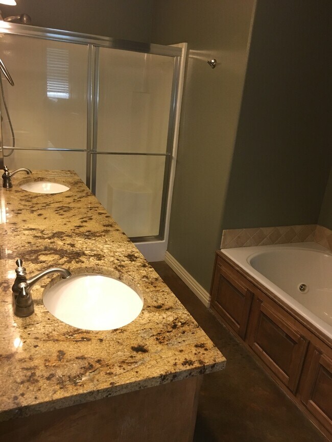 Building Photo - 4109 W Stoney Bend Dr
