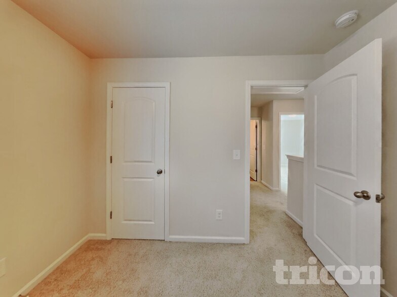 Building Photo - 35 Drake Cir