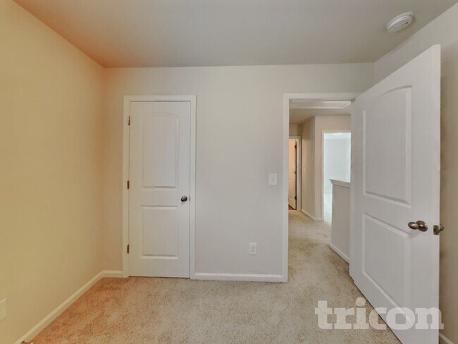 Building Photo - 35 Drake Cir