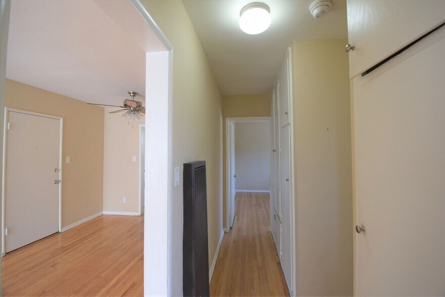 Building Photo - 5103 Cahuenga Blvd