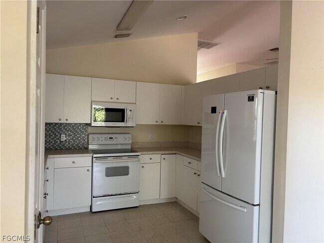 Building Photo - 4620 Varsity Cir