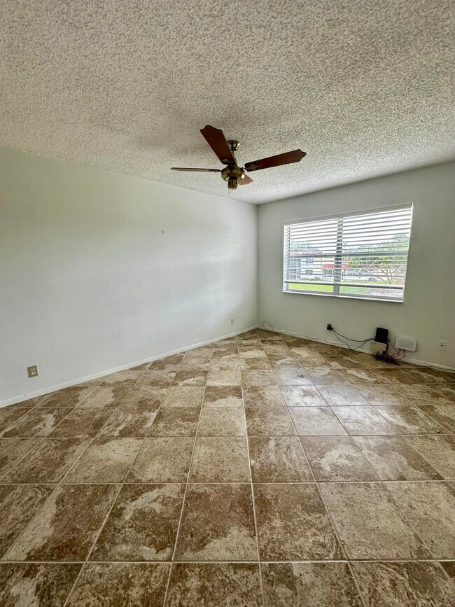 Building Photo - 200 Lake Dora Dr