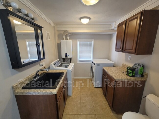 Building Photo - 1364 Jenifer St