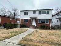 Building Photo - 7 Linwood Rd N