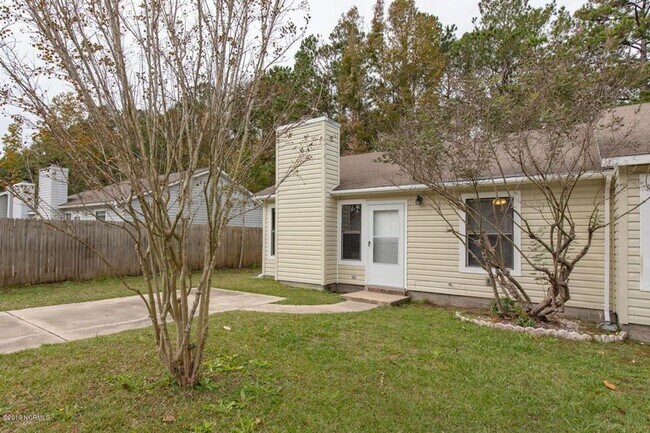Building Photo - 2 Bedroom, 2 Bathroom Home