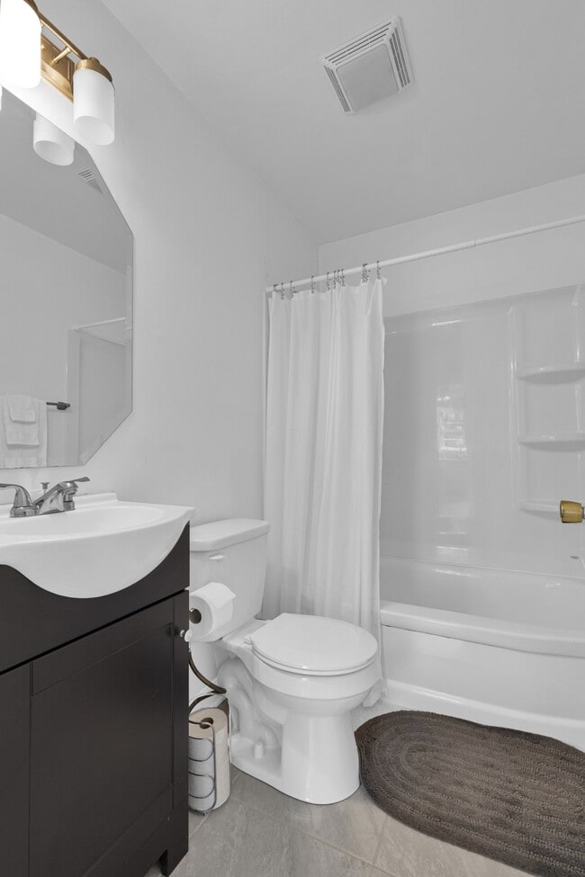 Building Photo - 305 Connell St