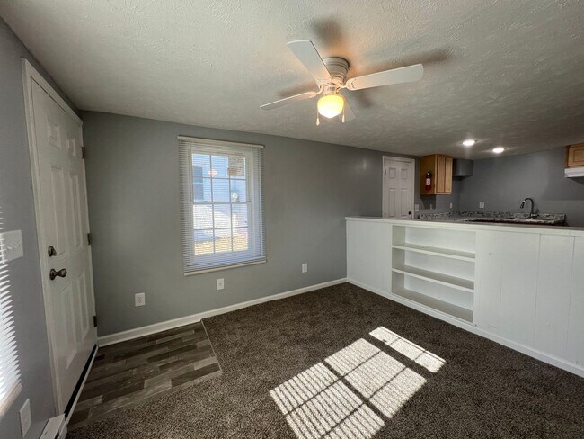 Building Photo - 2218-C Murchsion Rd. ~Murchison ~ 2 WEEKS FREE