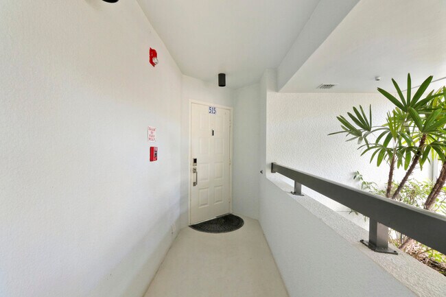 Building Photo - 515 Bay Colony Dr N