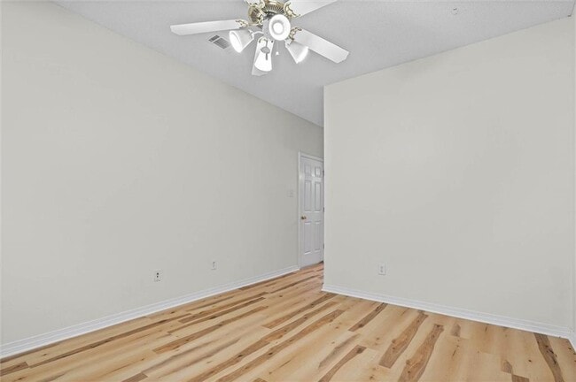 Building Photo - 732 Willow Bridge Dr W