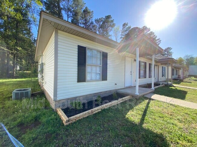 Building Photo - 304 Clint Rd