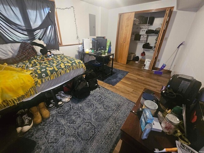 Building Photo - 4035 N Hinkle Rd