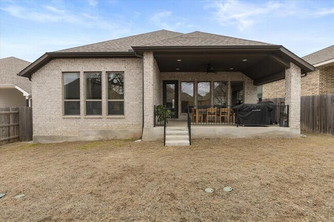 Building Photo - 557 Jefferson Dr