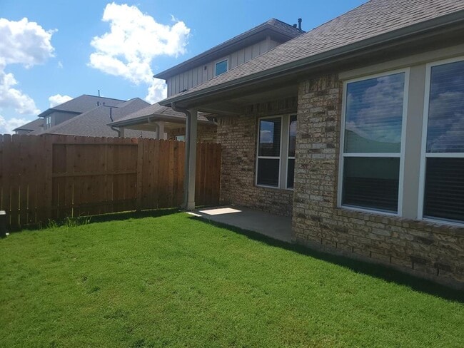 Building Photo - 923 Tillman Ln
