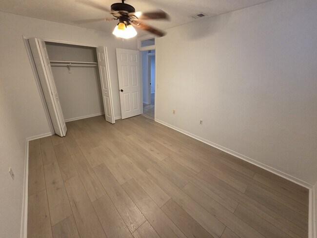 Building Photo - 606 Lakespur Ln