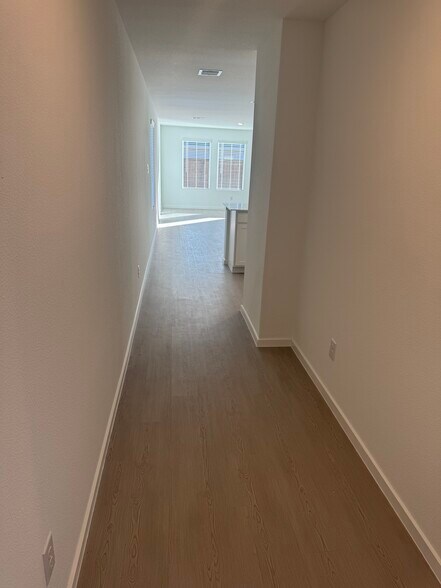 Building Photo - 14138 Lampard St