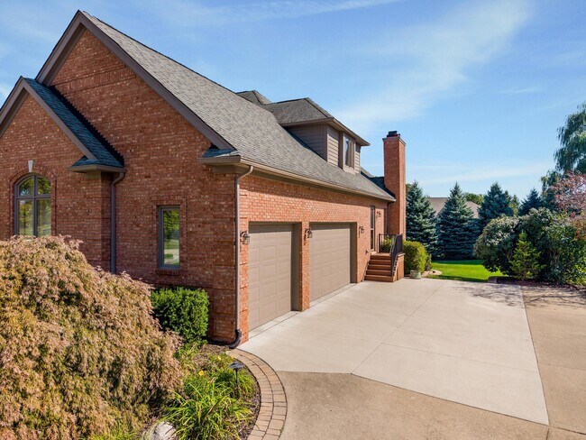 Building Photo - 7040 Royal Villa Ct