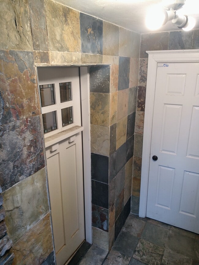 Building Photo - 5501 Brooklyn Ave NE