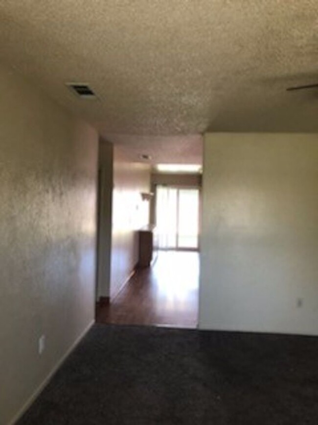 Building Photo - Modesto, 3 bedroom 2 bathroom with a 2 car...