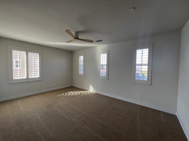 Guest bedroom - 34189 Hourglass St