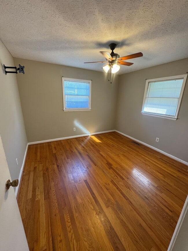 Building Photo - 1696 Crestland Dr