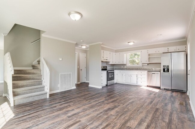 Building Photo - For Lease - 4 Bed, 1.5 Bath, 1584sqft Single Family Home, Lebanon