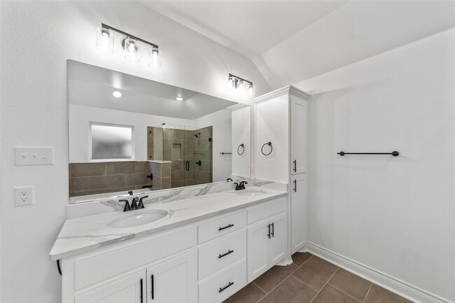 Building Photo - 1301 Brad Kellar Dr