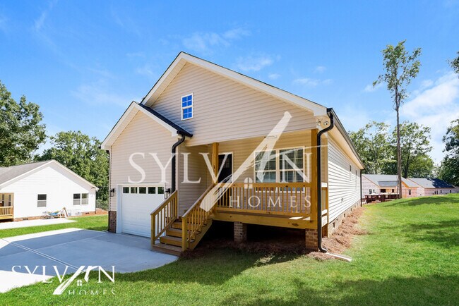 Building Photo - Lease today! No extra charge for contentme...
