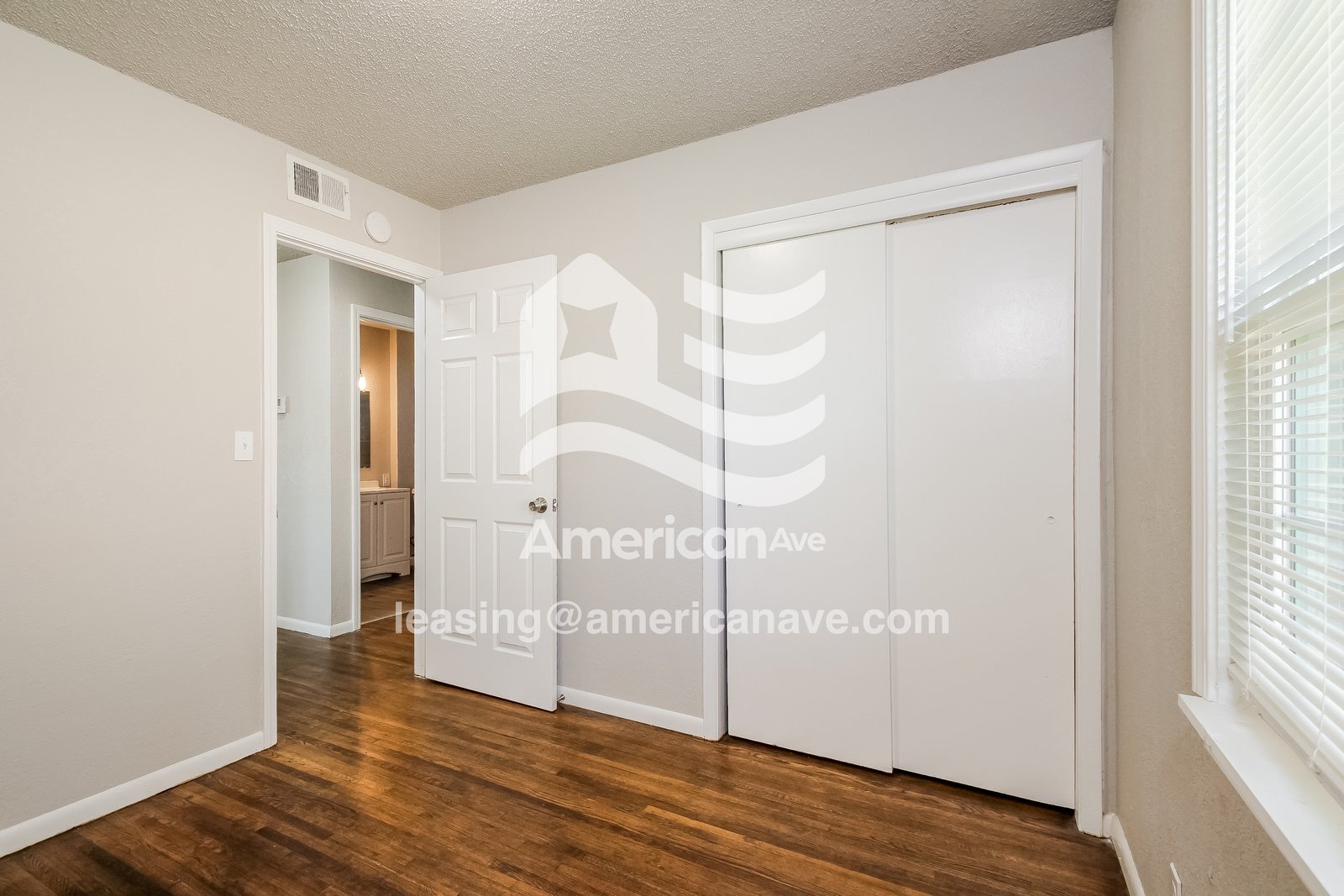 Building Photo - 875 E 53rd St N