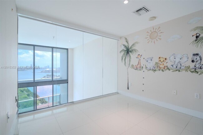 Building Photo - 900 Biscayne Blvd