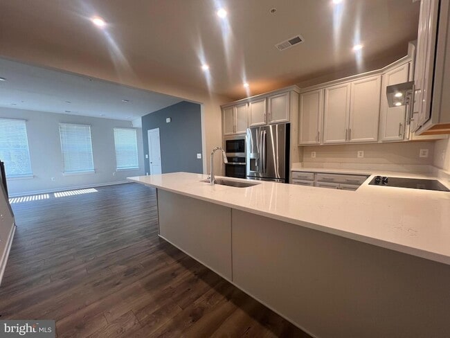 Building Photo - 44625 Wolfhound Sq