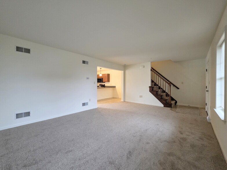 Building Photo - 14 Gable Dr