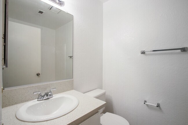 Building Photo - Available now!  2 Story 2/2.5 Condominium for Lease in Rancho Cucamonga!