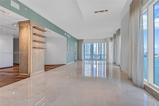 Building Photo - 900 Brickell Key Blvd