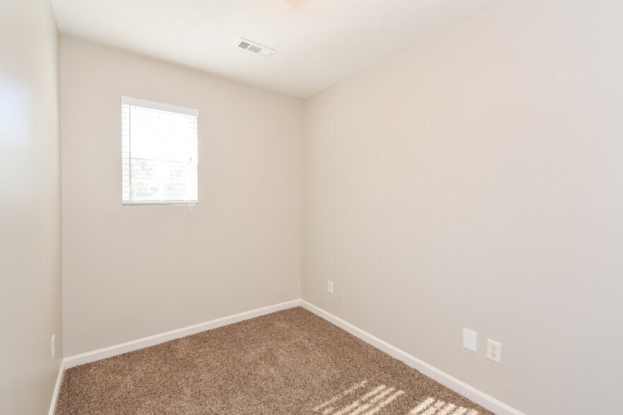 Building Photo - 469 Cathedral Dr