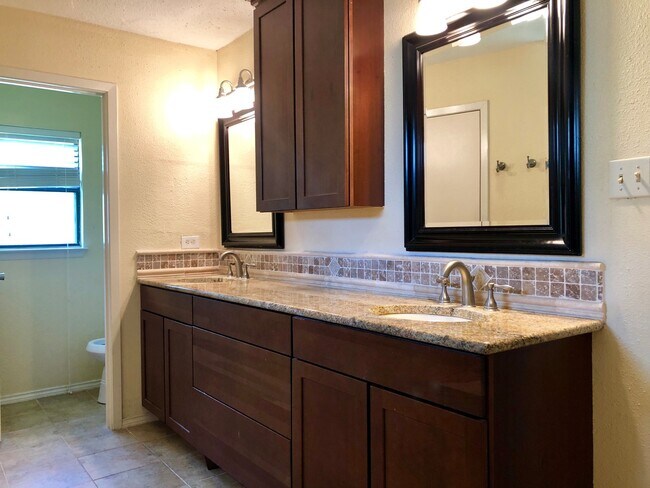 Building Photo - 6726 Country Field Dr