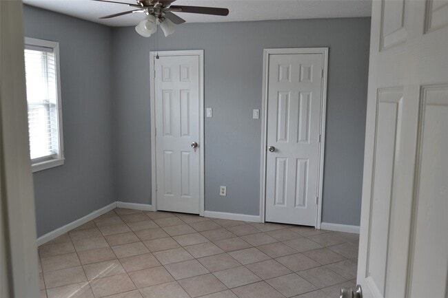 Building Photo - 10538 Long River Dr