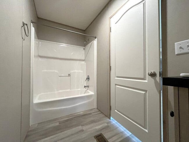 Building Photo - 3110 Victory Dr