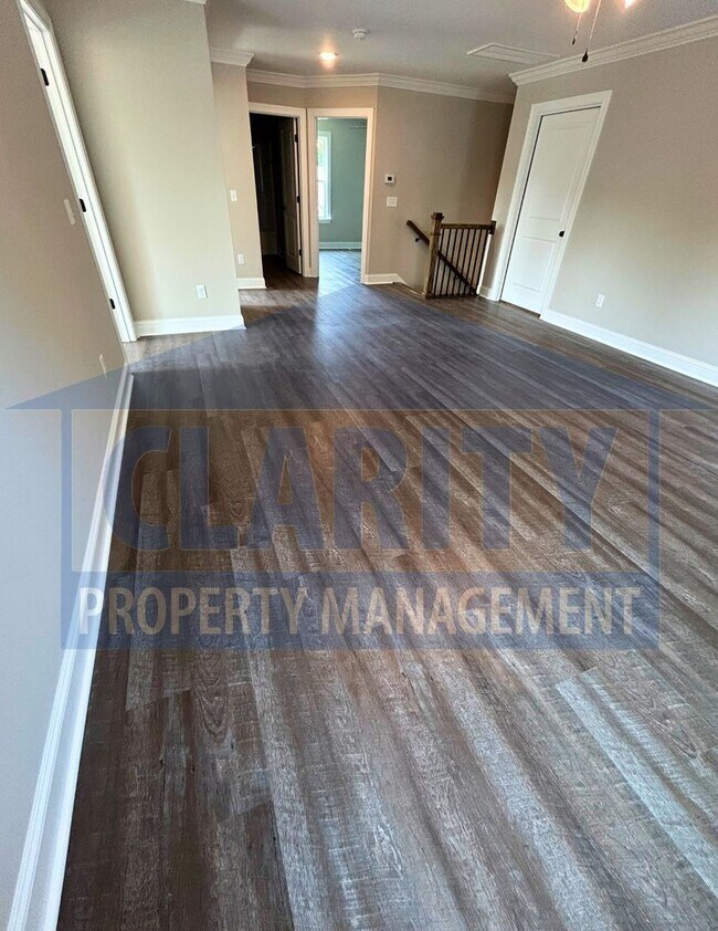 Building Photo - Spacious 4-bedroom home in prime Cleveland...