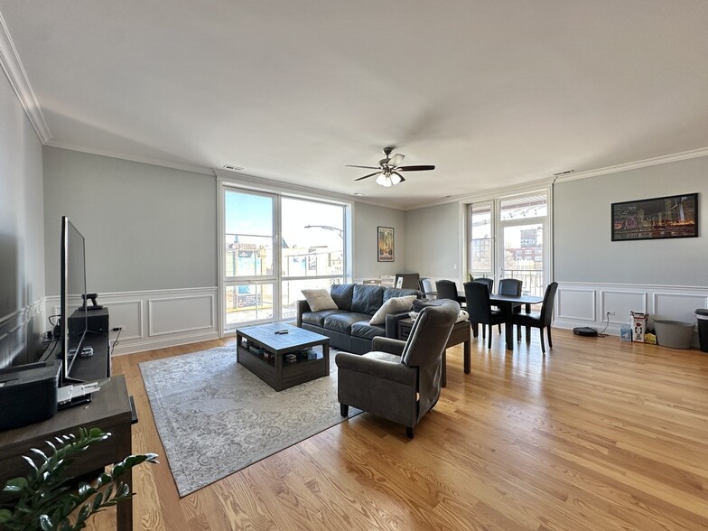 Building Photo - 538 N Western Ave