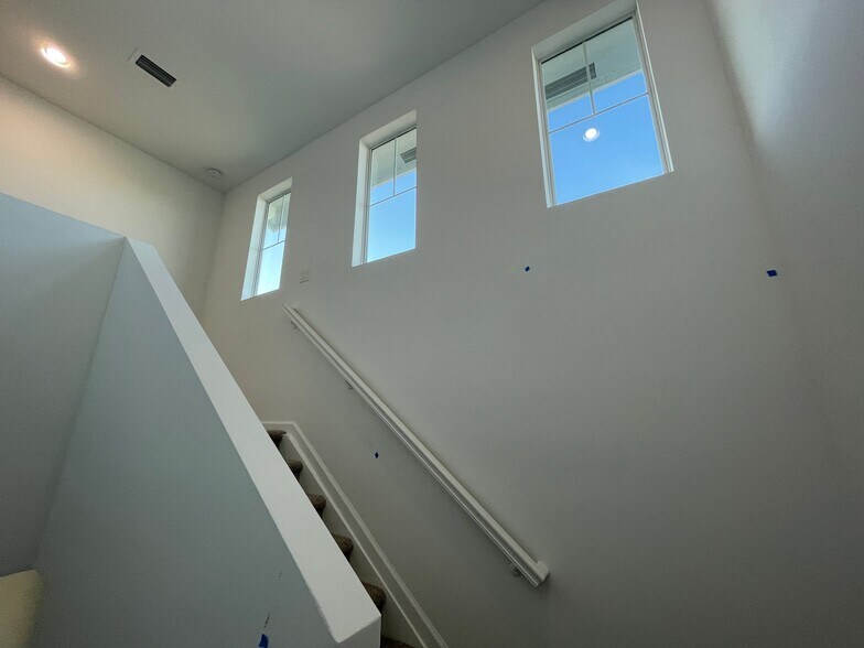 Building Photo - 11621 SW Lyra Dr.