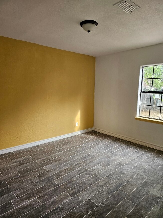 Building Photo - 4933 Franzetta St