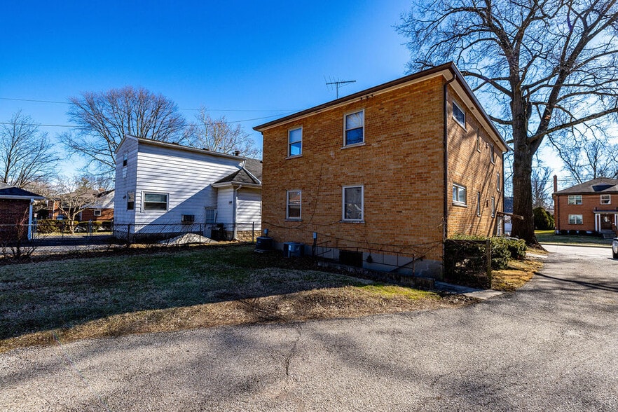 Building Photo - 4146 South Ave