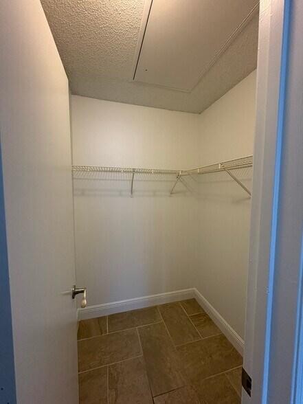 Building Photo - 12730 Equestrian Cir