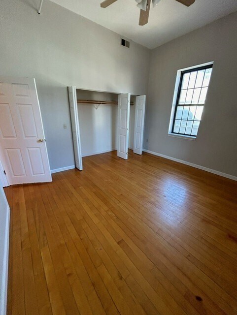 Building Photo - 23 Grove 2L Grv