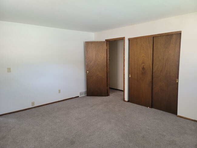 Building Photo - 5730-5732 N. 94th Street