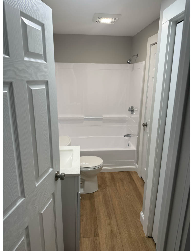 1st Floor Full bathroom - 43 Arthur St